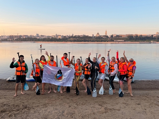Встретили рассвет на воде, стоя на сапах
