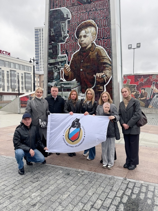 9 мая, наши гильдийцы собрались на торжественное возложение цветов